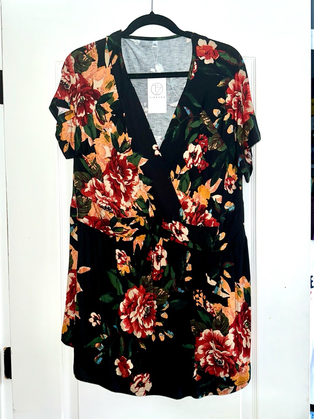 Women’s Floral V-Neck Top - Size 2X